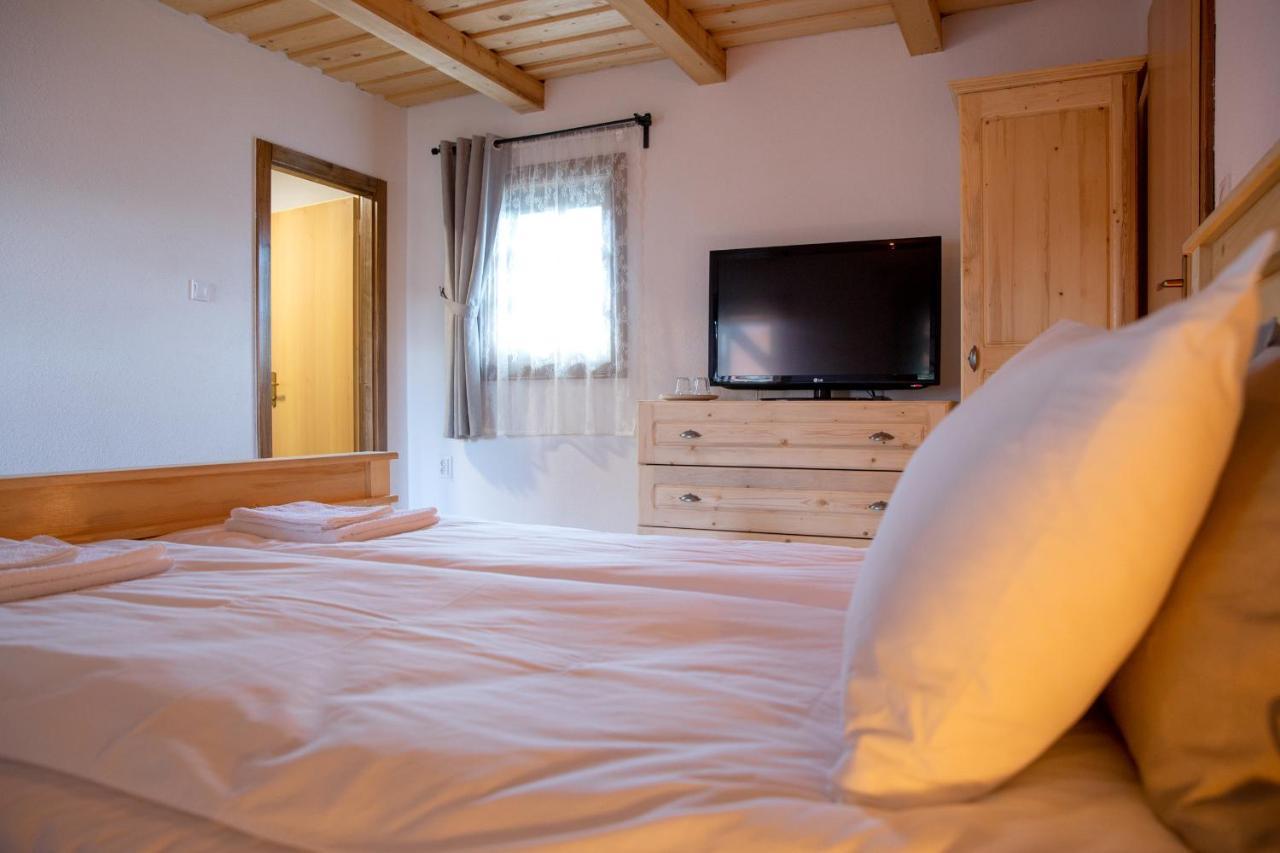 Pepi Vendeghaz - Casa De Oaspeti Pepi Joseni  Extérieur photo